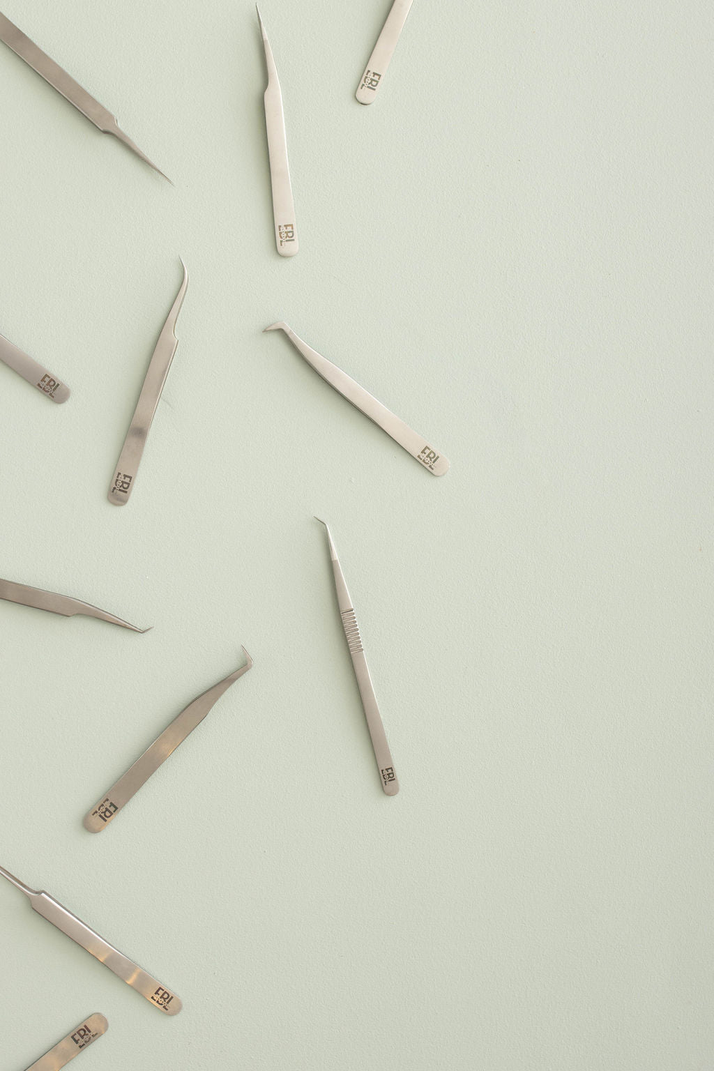 5 Professional Eyelash Extension Tweezers for Your Business